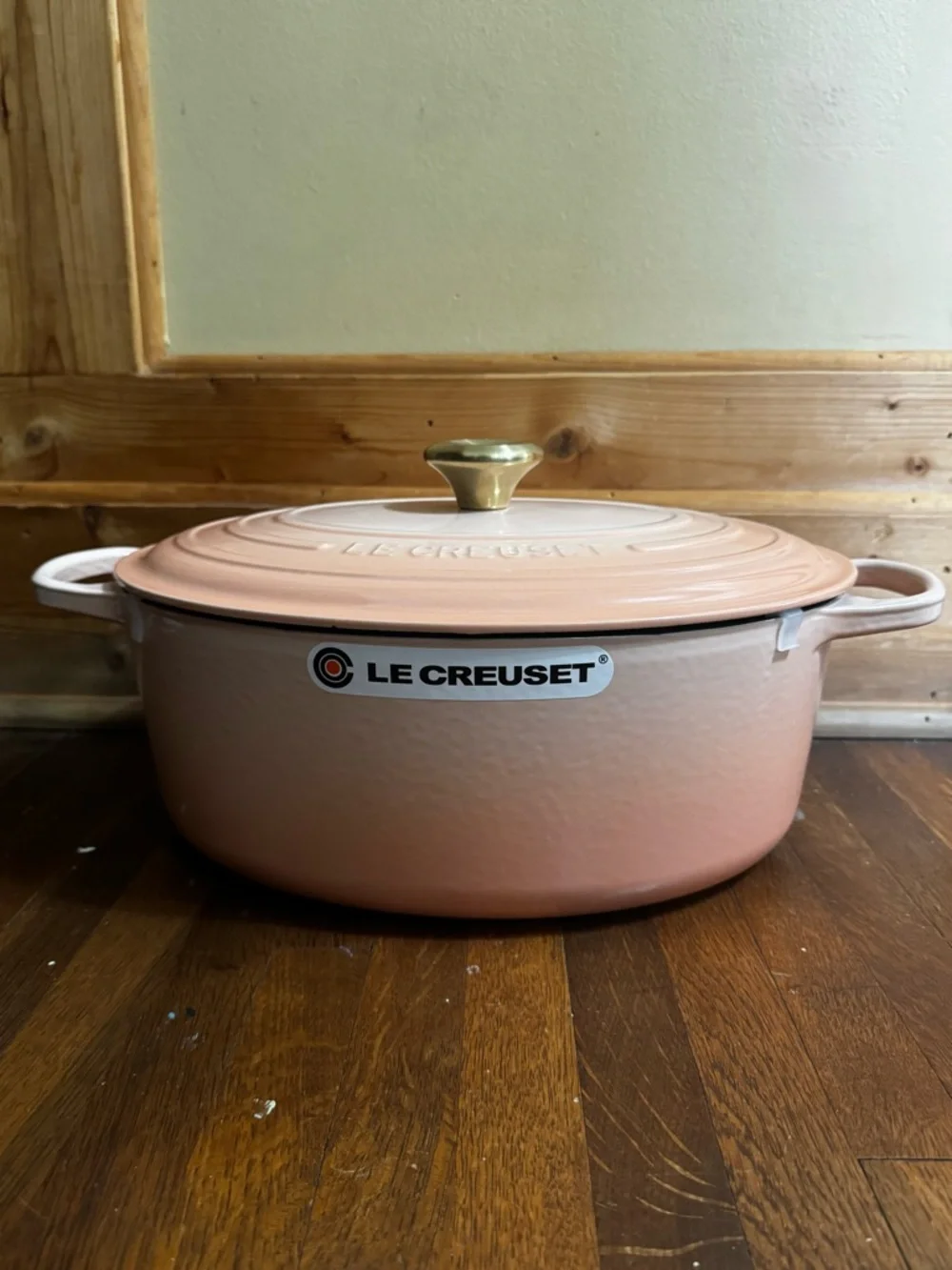 Le Creuset Peche Cast Iron Dutch Oven with Brass Knob 8 qt brand new